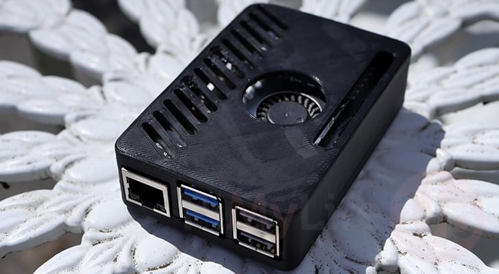 3D Printed Minimal Raspberry Pi Case by Azlan777